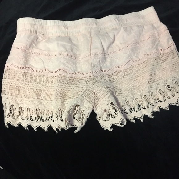 No Boundries.   Pink Scallop shorts - Picture 3 of 3